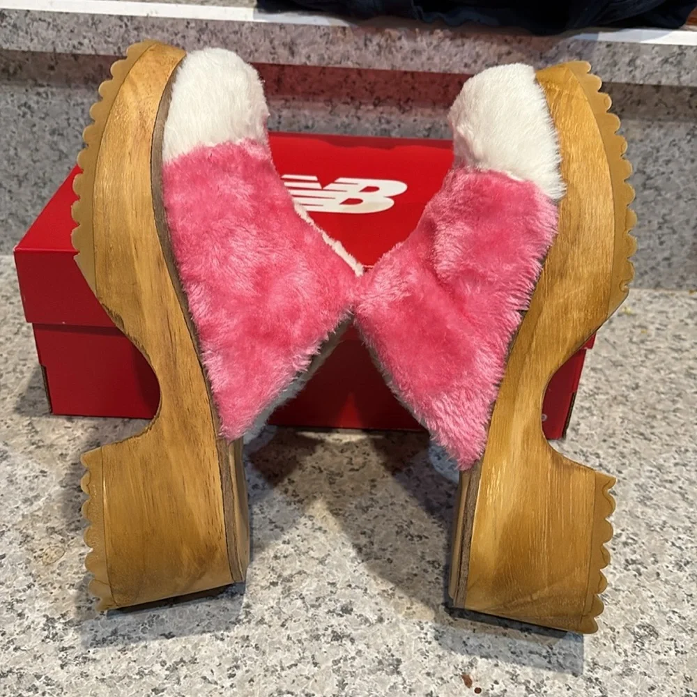 Urban Outfitters Pink & White Checker Board Wooden Clogs Sz 8 - Picture 11 of 13